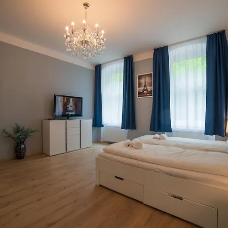 Class In Carlsbad * Karlovy Vary